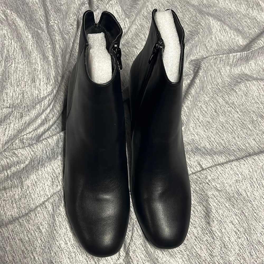 Rouge chunky heel boots
